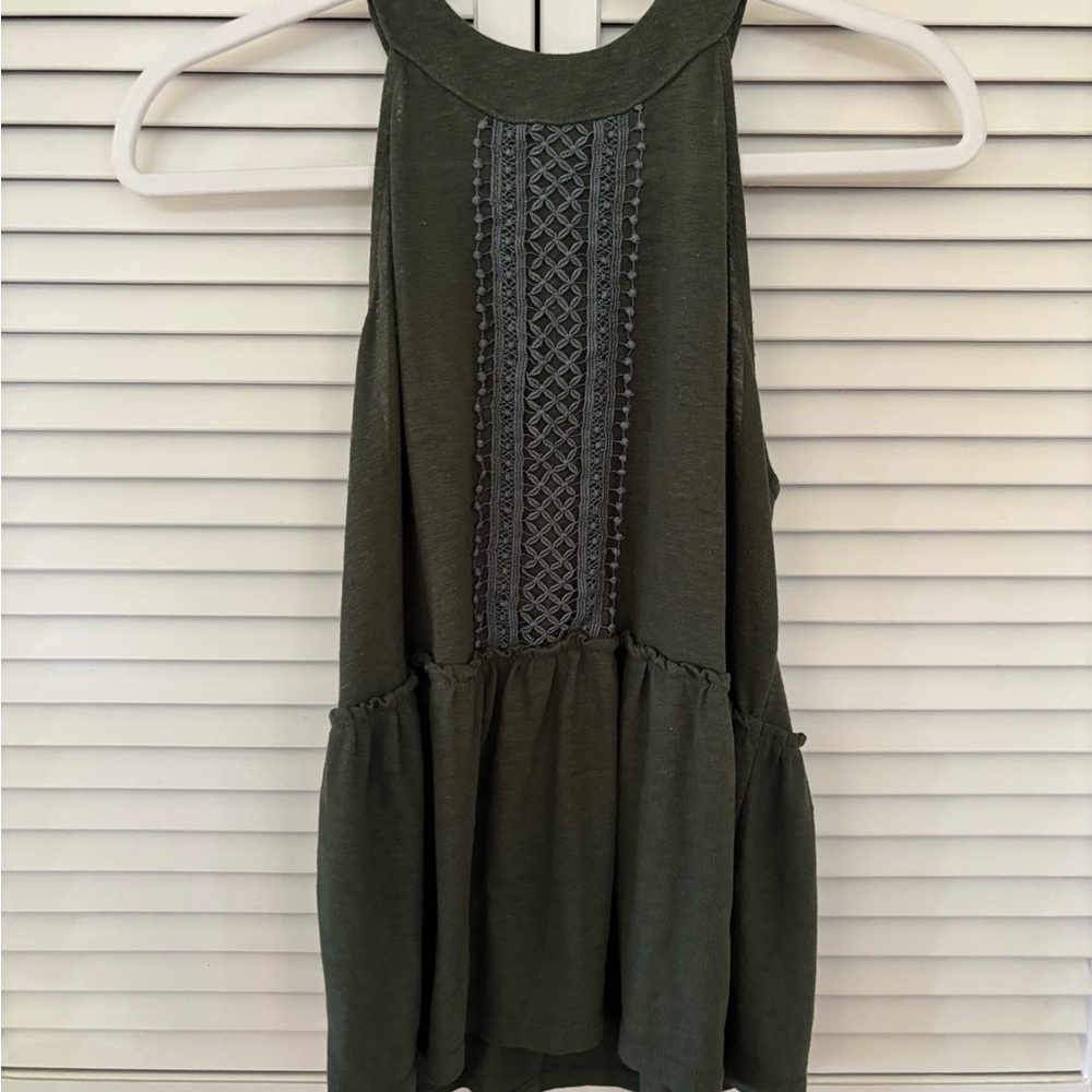 • old navy olive green sleeveless tank with crochet detail | m •
